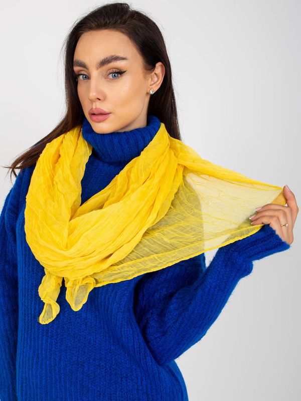 Fashionhunters Women's dark yellow scarf with pleats