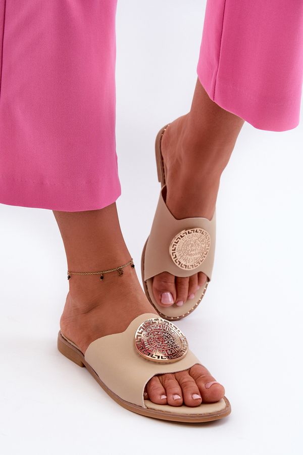 Kesi Women's flat heel slippers with decoration Beige Rivashea