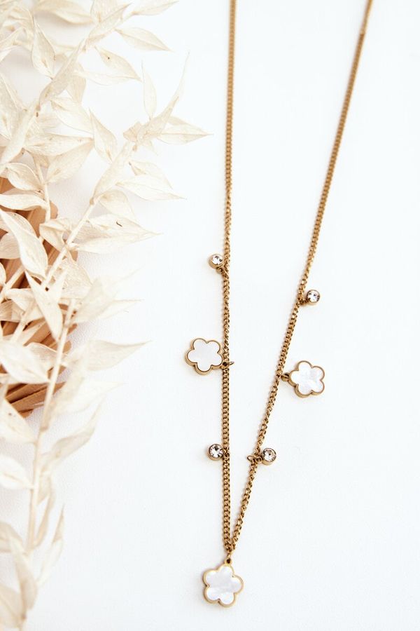 Kesi Women's gold chain with white flowers