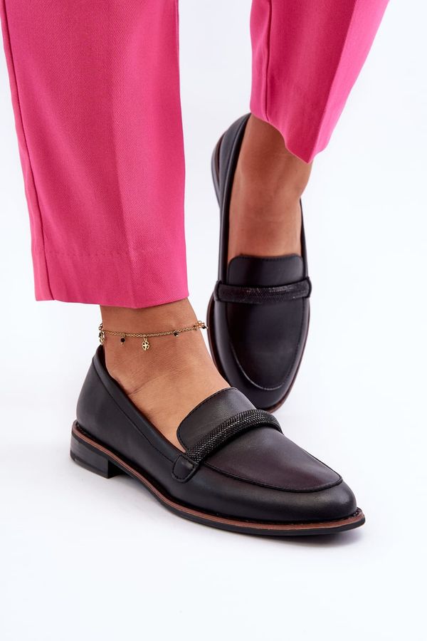 Kesi Women's leather loafers with decorative belt, black saosin