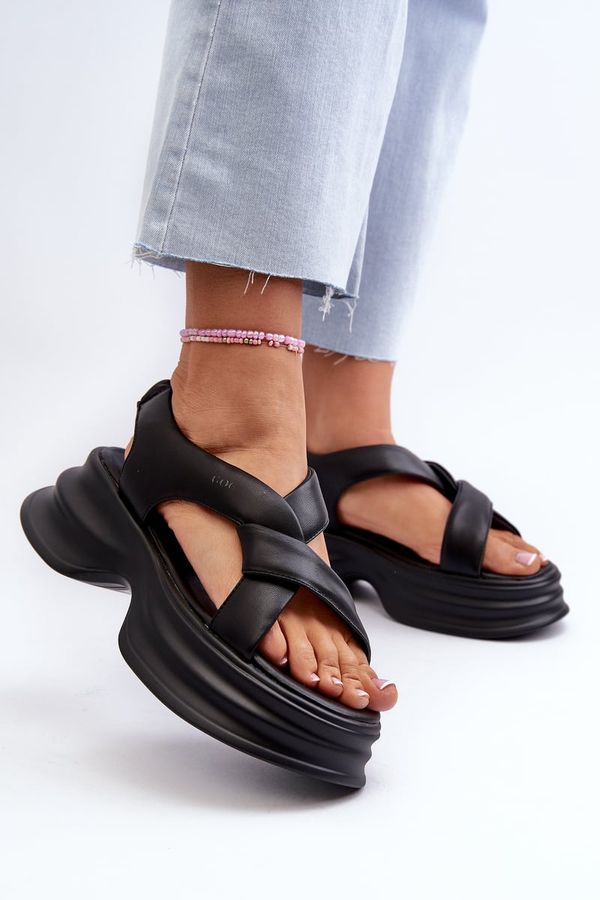 Kesi Women's leather sandals on a chunky sole in black GOE