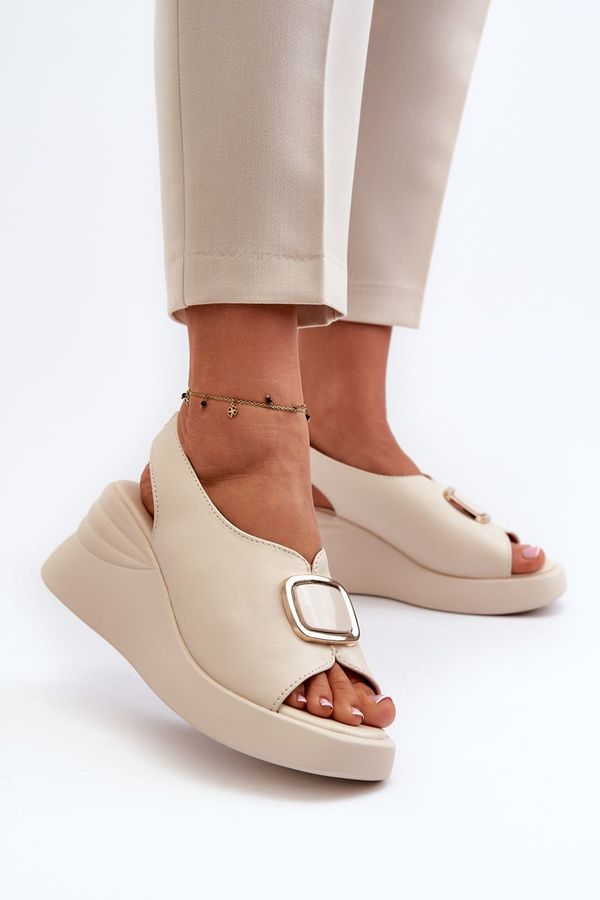 Kesi Women's leather wedge sandals with embellishments, beige Salvania