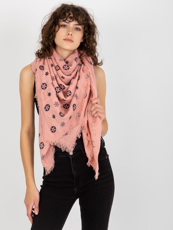 Fashionhunters Women's scarf with print - powder pink