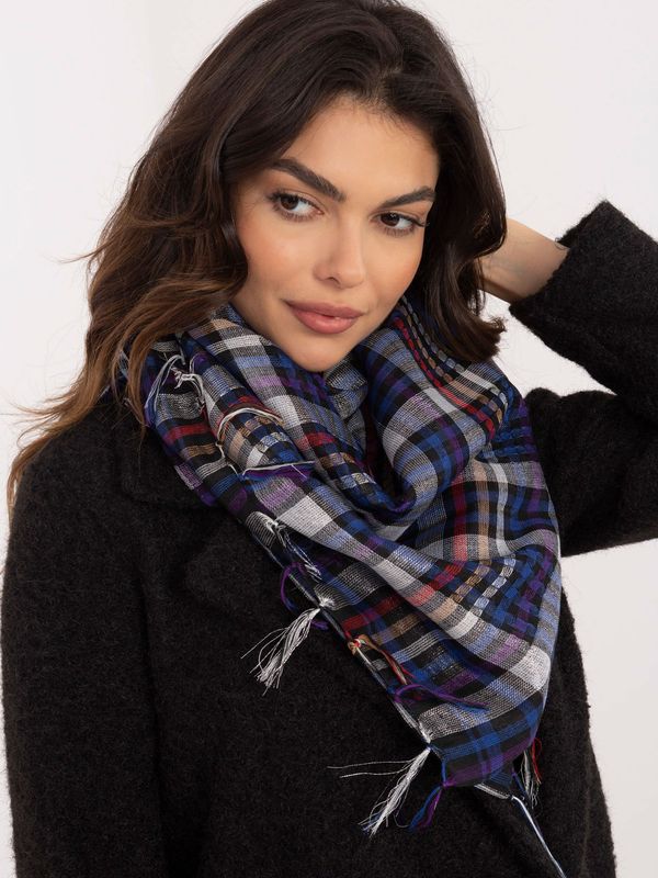 Fashionhunters Women's scarf with shiny thread