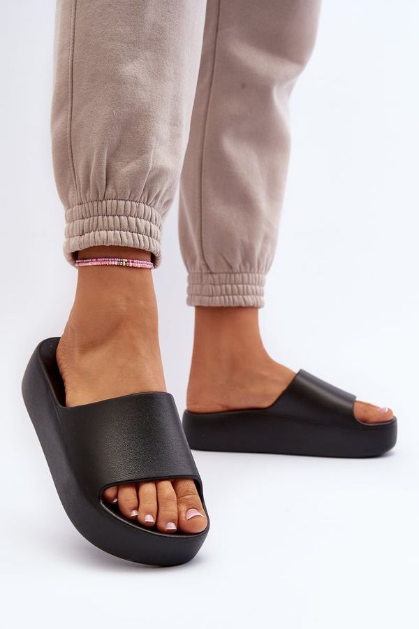 Kesi Women's slippers with thick soles black Oreithano