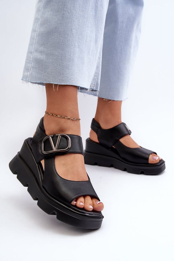 Kesi Women's wedge and platform sandals made of eco leather, black triaola