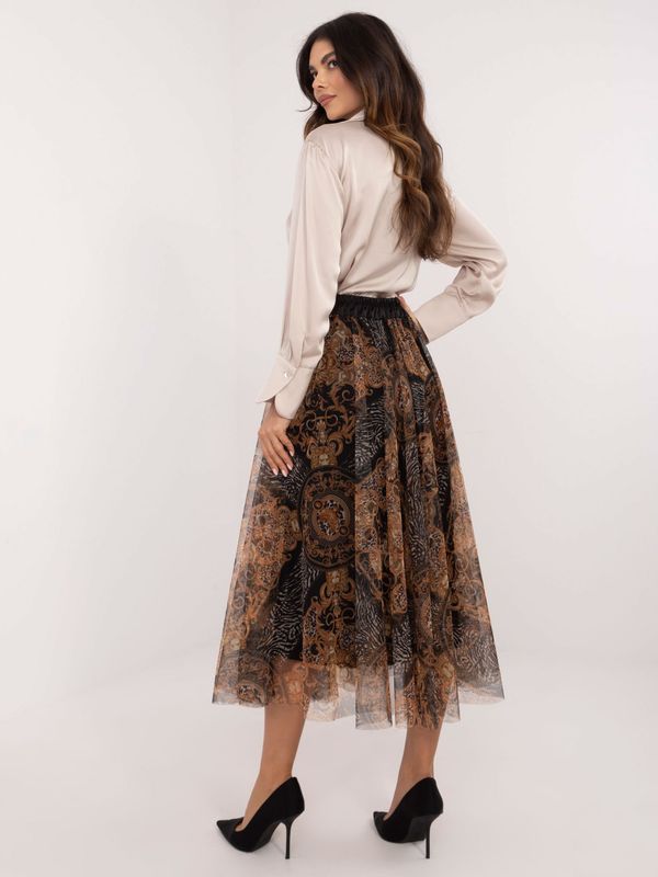 Fashionhunters Yellow-black flared skirt with a baroque print