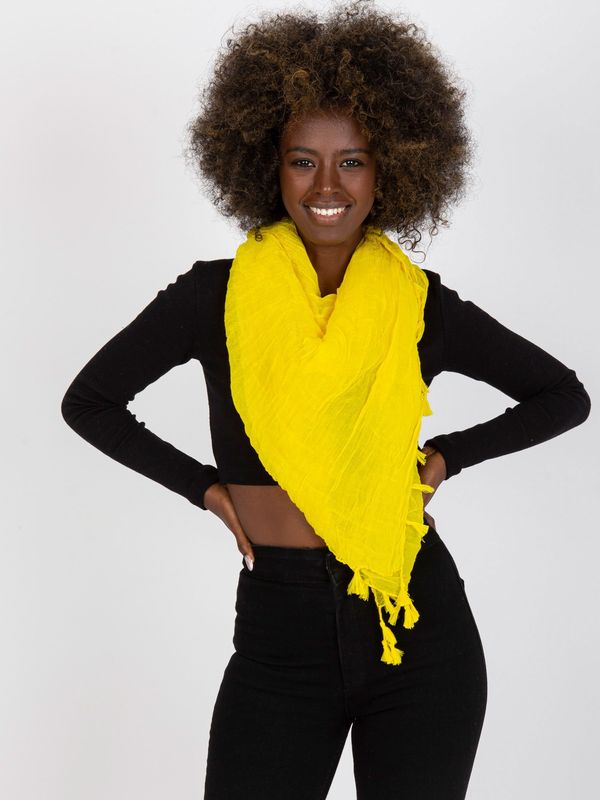 Fashionhunters Yellow crumpled scarf with fringe