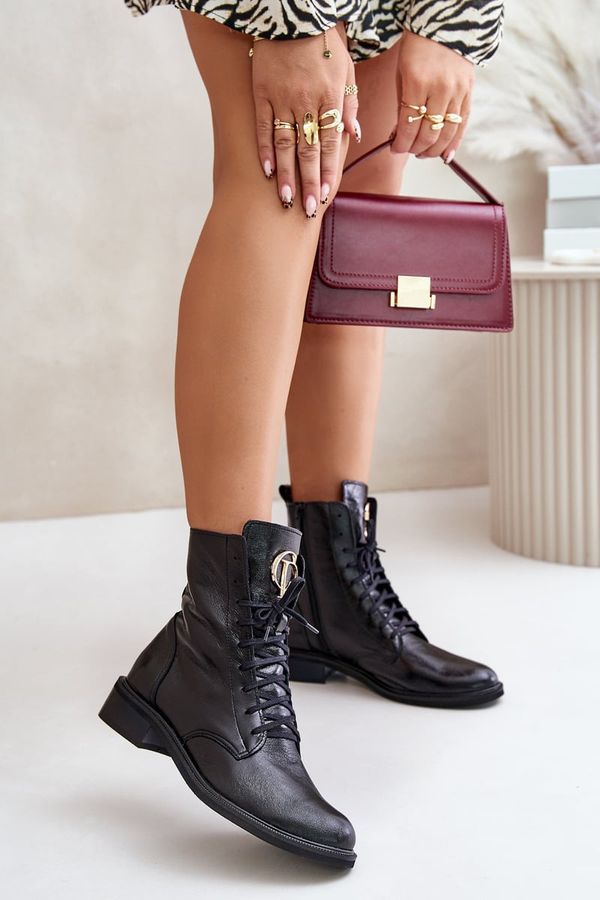 Zazoo Zazoo 2955 Lacquered Ankle Boots Workers With Golden Detail On The Tongue Black