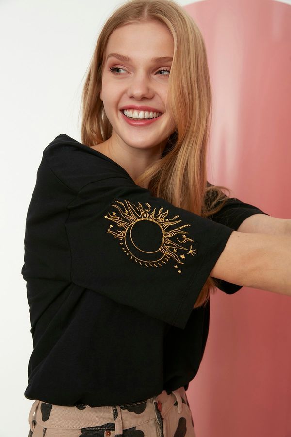 Trendyol Ženska majica Trendyol Sun&Moon embroidery
