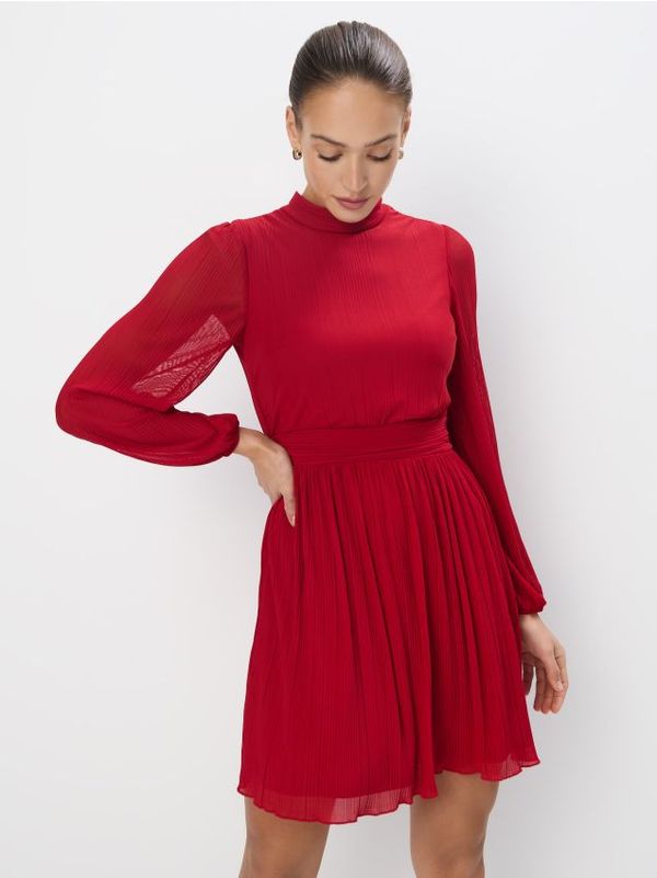 Mohito Mohito - Plisirana mini haljina