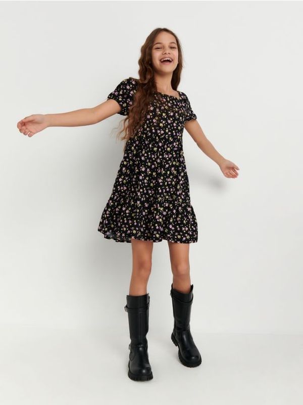 Sinsay Sinsay - Haljina s cvjetnim uzorkom - više boja